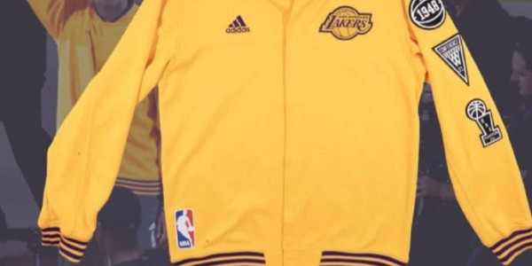 科比退役战热身服 被拍出33.6万美元的价格